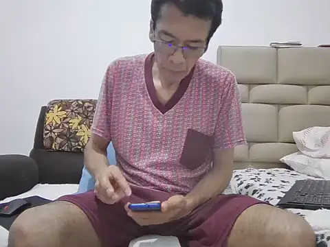 skinnylatino51 webcam