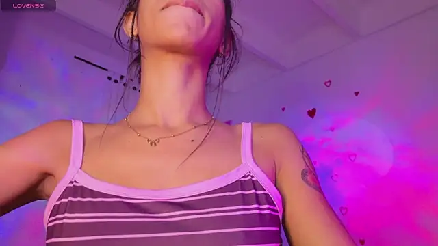 BrunetteAdams001 webcam