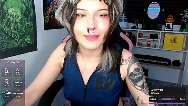 neena_nyx_ webcam