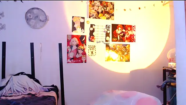haomee - brunette  cam model