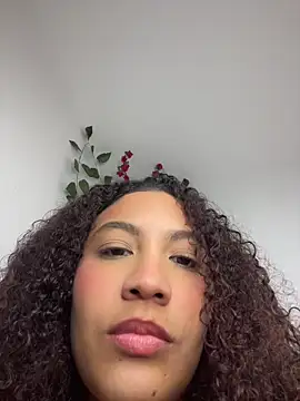 Daphnne_Curly