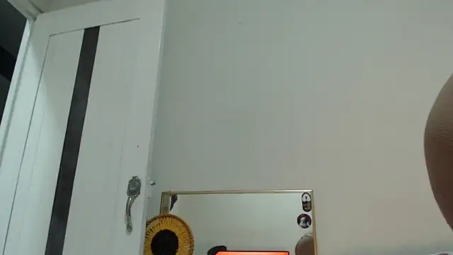 AlinaWoolf_ webcam