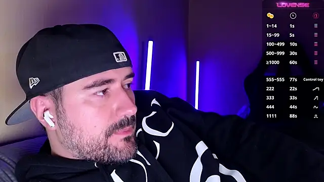DominantTheo webcam