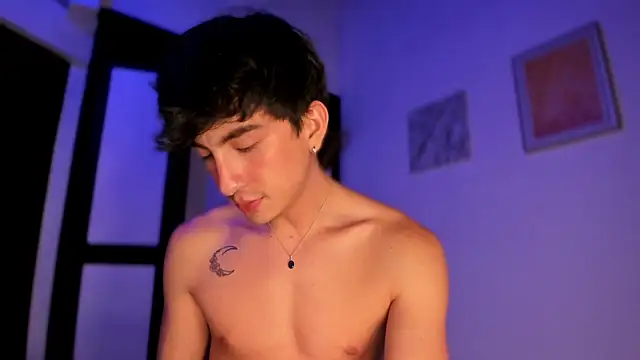 sweettaaron01 webcam
