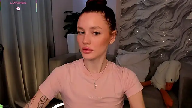 Aria_Mila webcam