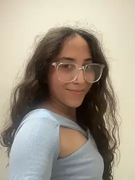 LatinDoll8 webcam