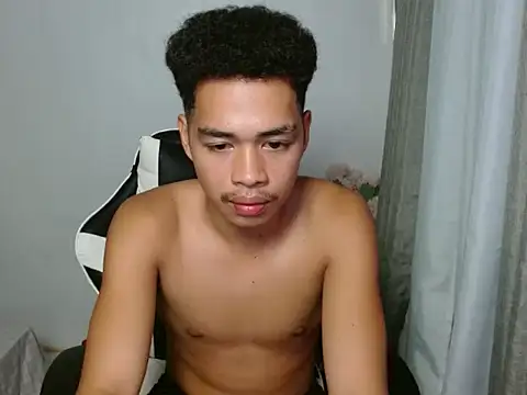 curlyasian_njxx webcam