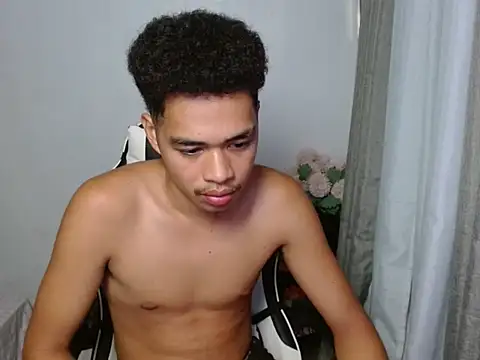 curlyasian_njxx webcam