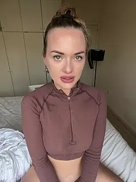 ElenaRebelle live show