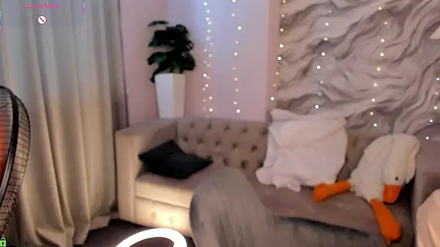 Aria_Mila webcam