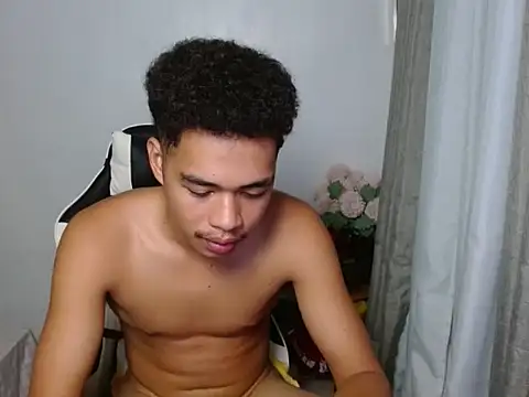 curlyasian_njxx webcam