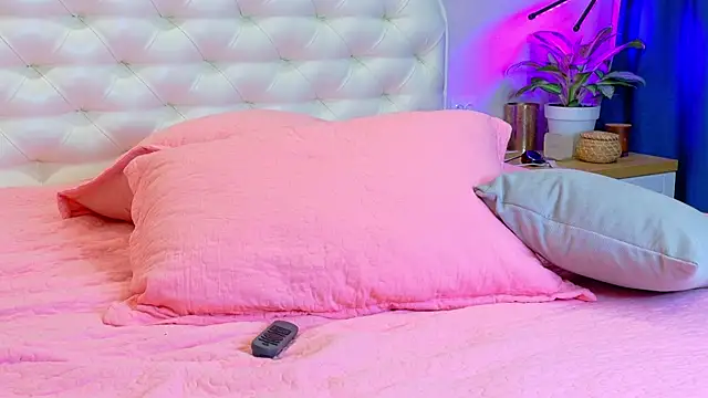 LadySweetWife webcam