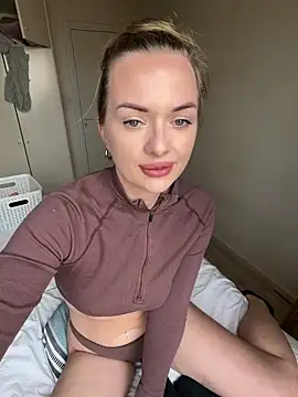 ElenaRebelle live show