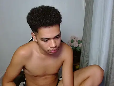 curlyasian_njxx webcam