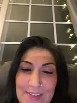  LittleMissEeve chat room