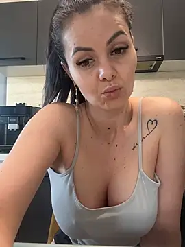 SeductiveMom webcam