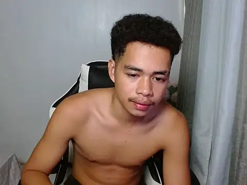 curlyasian_njxx webcam