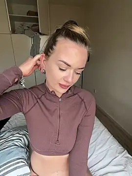 ElenaRebelle Live Webcam on Stripchat