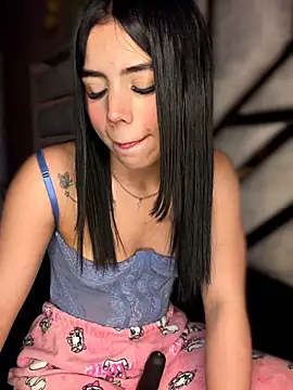 Laura-Khalifa webcam