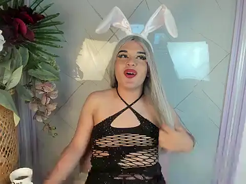 GlossyBratz webcam