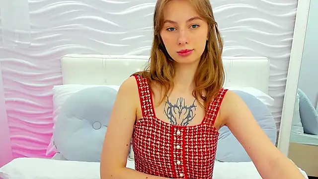 EricaLow webcam