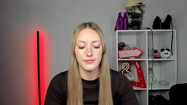 EvelynBlond webcam