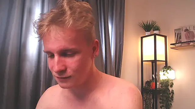 AlexxSweet webcam