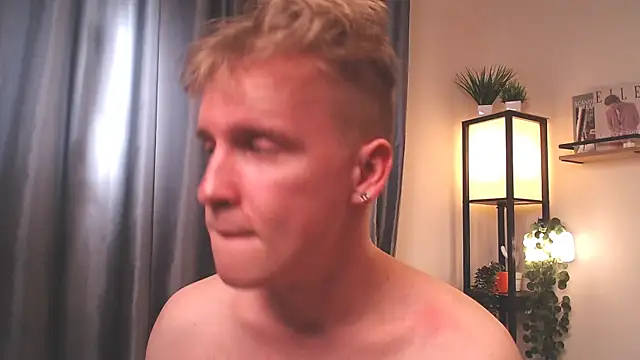 AlexxSweet webcam