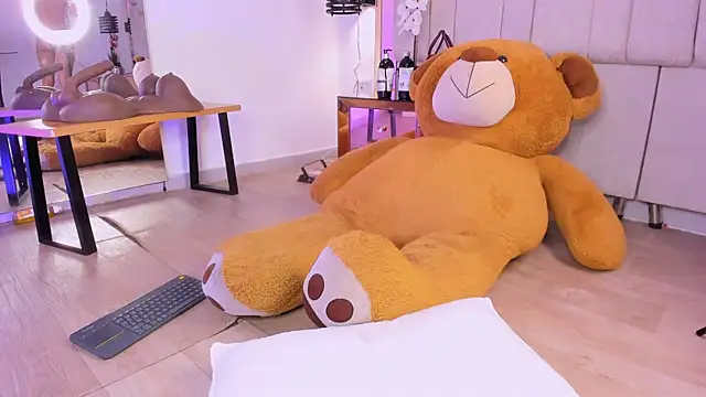 REINA_ADAHARA webcam