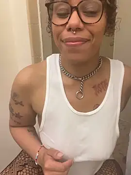 Desirae_Luciano