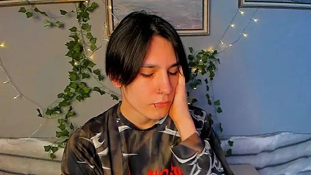 SolarFringe live sex cam