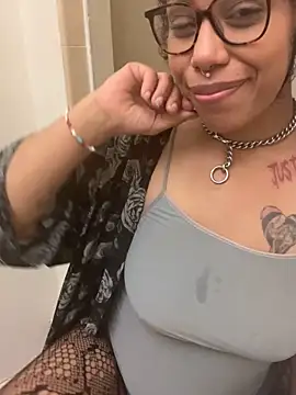 Desirae_Luciano webcam