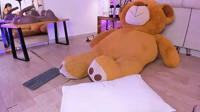 REINA_ADAHARA webcam