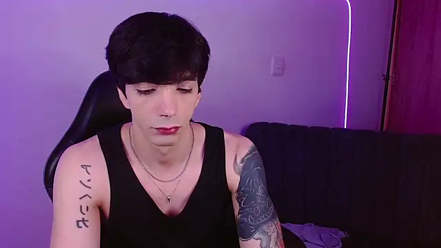 H3ll_B0I webcam