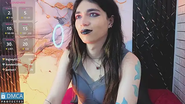 MaeveKuro webcam