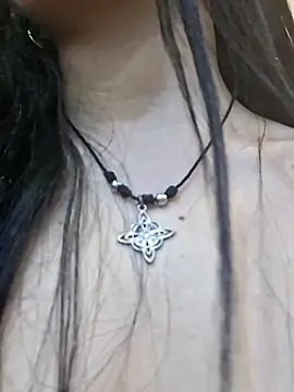 AryCorinne webcam