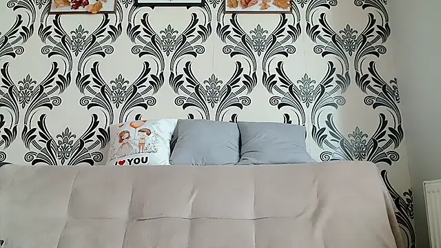 CharmingLadyMira webcam