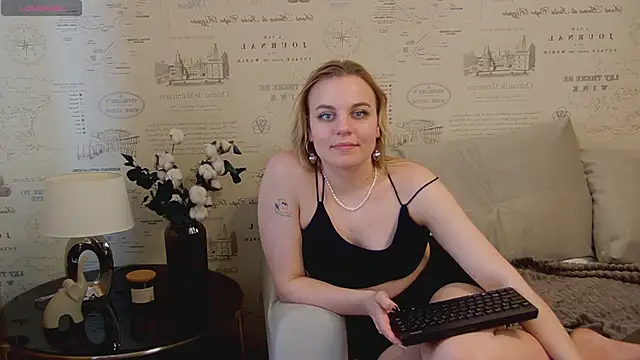 Glow_Margo webcam