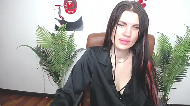 MilaLoona webcam