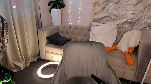 Aria_Mila webcam