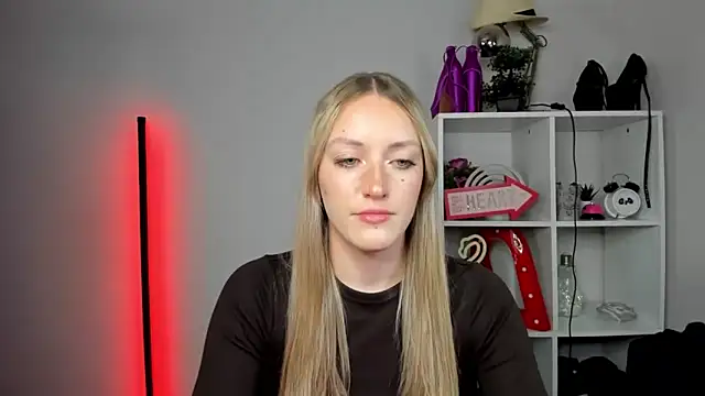 EvelynBlond webcam