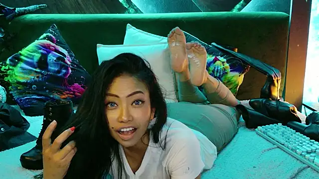 ElyaQuinn live sex cam