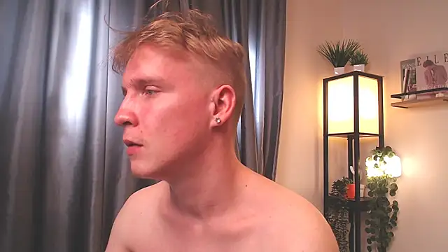 AlexxSweet webcam