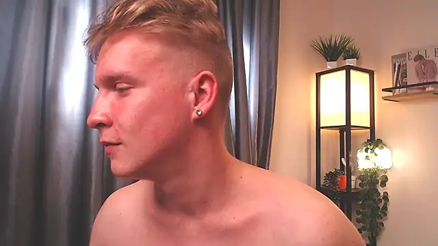 AlexxSweet webcam