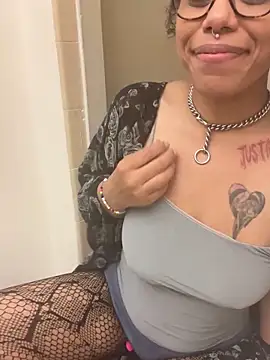 Desirae_Luciano webcam