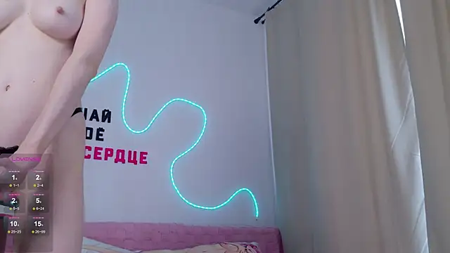 b4by_Emilia webcam