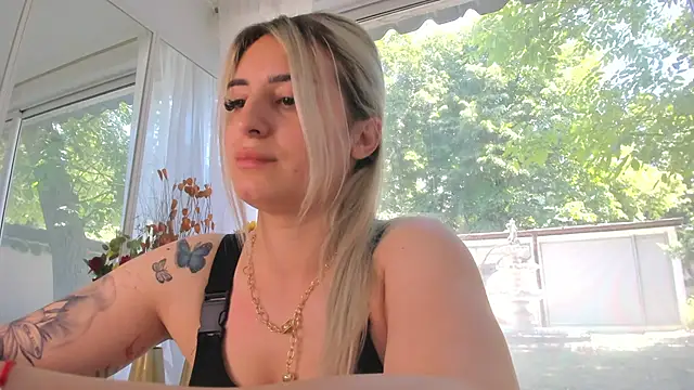 Ella_Vee webcam