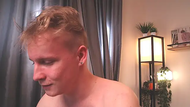 AlexxSweet webcam