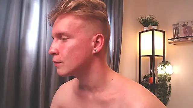 AlexxSweet webcam