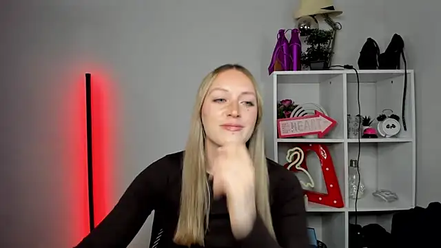 EvelynBlond webcam